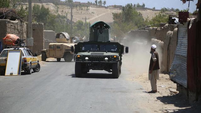 Kaboul déploie des centaines de commandos dans une ville attaquée. [Keystone - Ghulamullah Habibi]