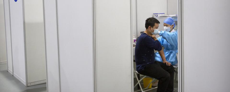 La Chine n'est pas parvenue à tenir son ambitieux plan de vaccination. [KEYSTONE - MARK SCHIEFELBEIN]