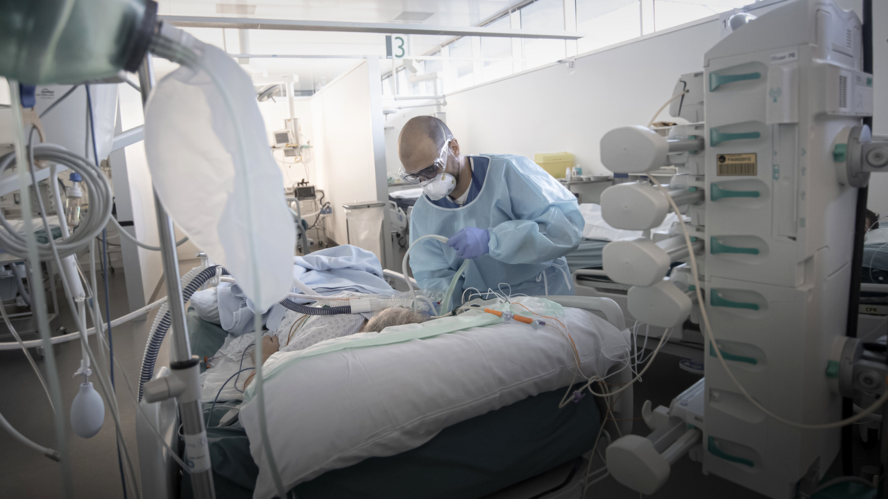 Les hôpitaux tessinois (ici, celui de Lugano) voient une augmentation des malades du Covid. [Ti-Press/Keystone - Pablo Gianinazzi]