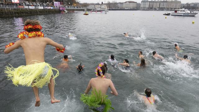 Samedi 18 décembre: la traditionnelle Coupe de Noël a réuni 1500 courageux et courageuses à Genève. [Keystone - Salvatore Di Nolfi]