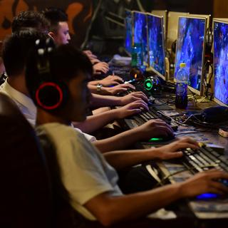 En Chine, les jeux vidéos en ligne seront limités à 3h par semaine pour les mineurs. [Reuters - Stringer]