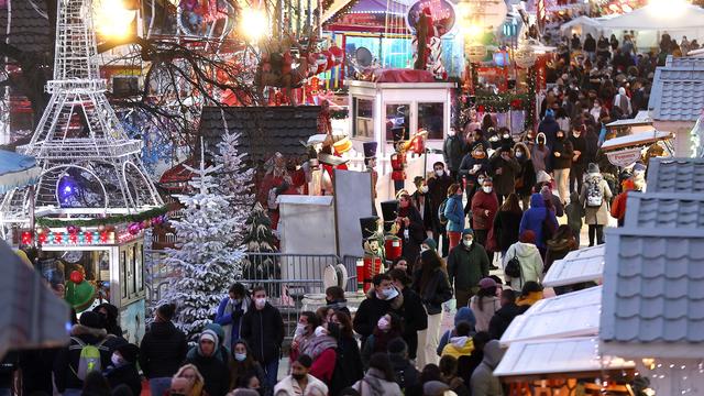 Le marché de Noël de Paris. [EPA/Keystone - Ian Langsdon]