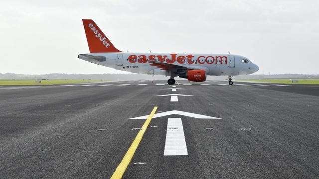 Un Airbus de la compagnie Easyjet, photgraphié ici à l'aéroport Schönfeld de Berlin. [EPA/Keystone - Bernd Settnik]