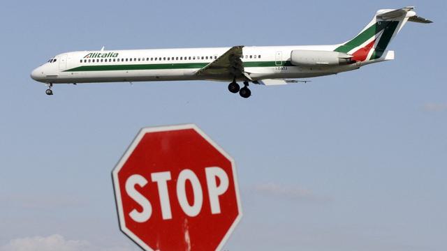 Un avion d'Alitalia photographié en 2008 à l'aéroport de Milan Linate. [AFP - Damien Meyer]