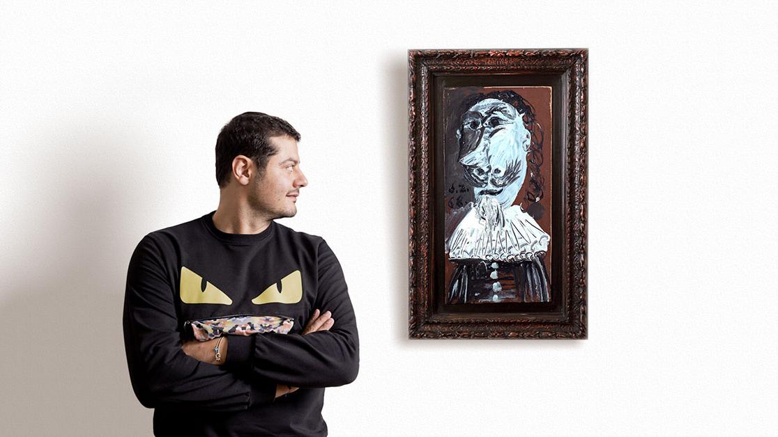 Pascal Meyer, le fondateur de Qoqa.ch, pose à côté du "Buste de Mousquetaire" de Picasso. [Qoqa.ch]