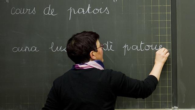 Un cours de patois à Evolène (VS),en 2011. [Keystone - Jean-Christophe Bott]