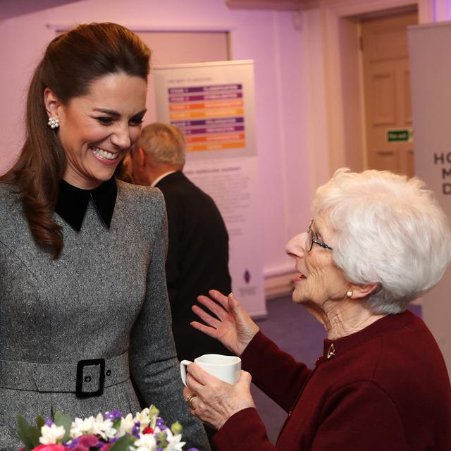 La duchesse de Cambridge, Kate Middleton, en compagnie d'une survivante de l'Holocauste, Yvonne Bernstein, le 27 janvier 2020 à Londres. [AFP - Chris Jackson]