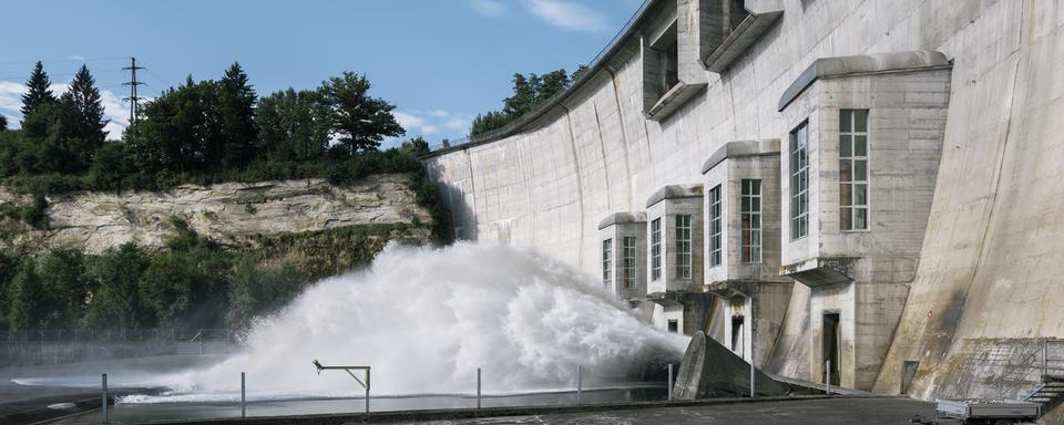 La centrale à hydrogène sera construite au pied du barrage de Schiffenen (FR). [Keystone - Christian Beutler]