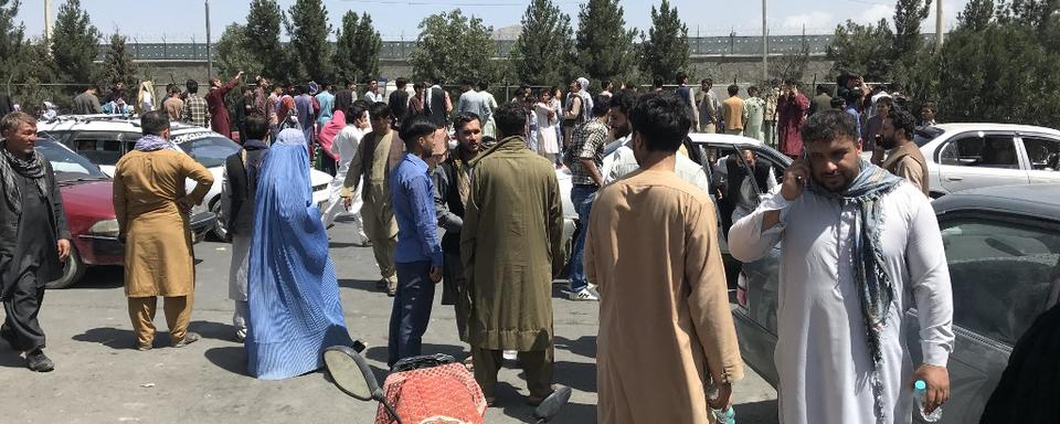 Des Afghans tentant de se rendre à l'aéroport de Kaboul. [AFP/STR/NurPhoto]