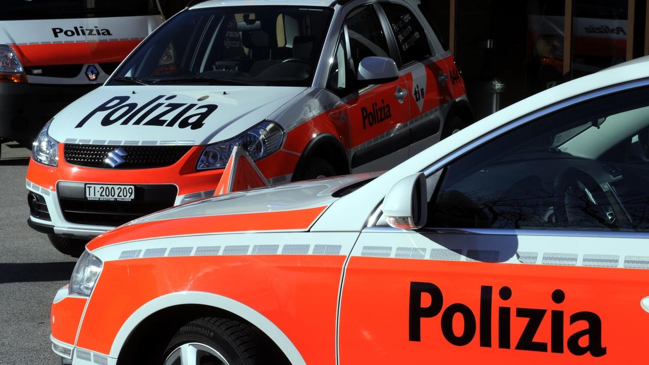 Des véhicules de la police cantonale tessinoise (image d'archive). [Keystone - Karl Mathis]