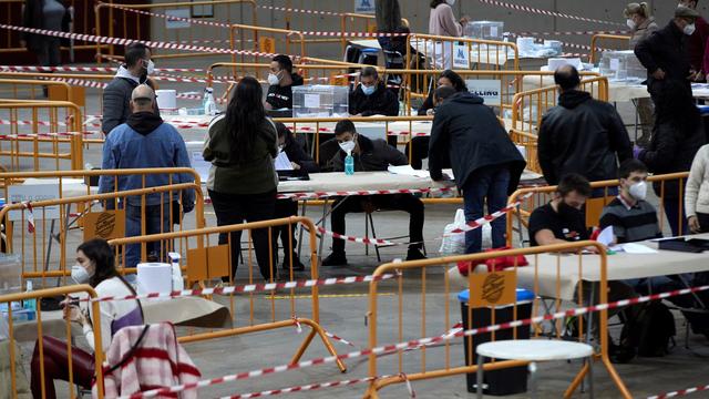 Un bureau de vote en Catalogne le 14 février 2021. [EPA/Keystone - Alejandro Garcia]