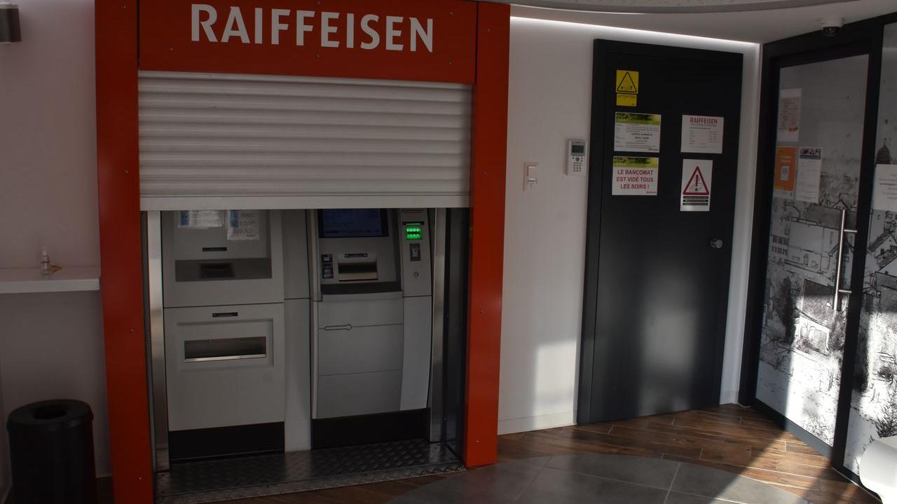 Un bancomat protégé dans le Jura par un système unique au monde. [RTS - Gaël Klein]