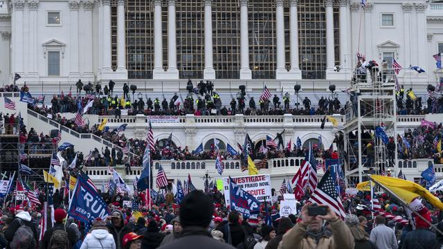 Un homme a été condamné à 8 mois de prison ferme pour l'assaut au Capitole. [Keystone - AP Photo/Jose Luis Magana]