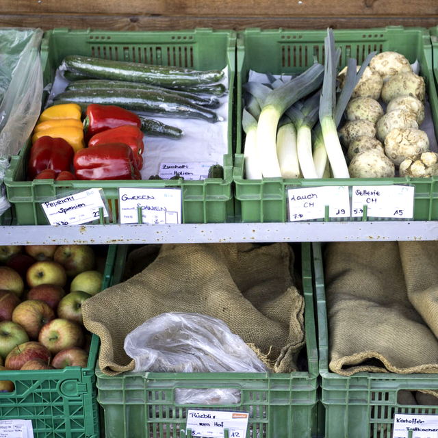 Les légumes font partie des produits bio préférés en Suisse. [Keystone - Peter Schneider]