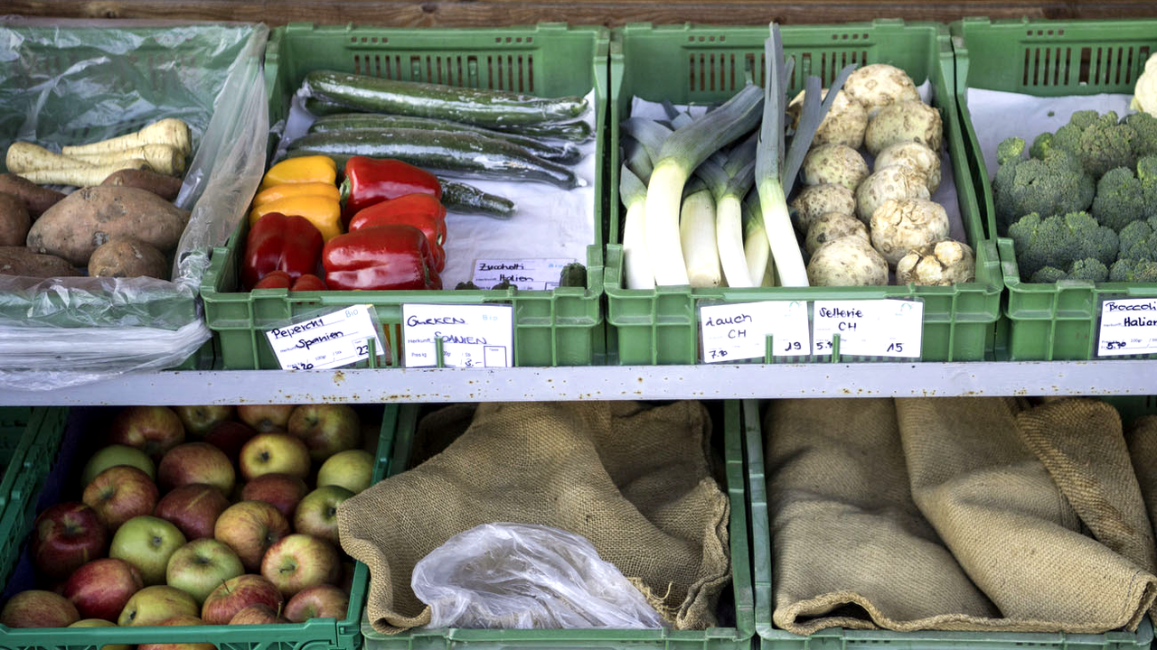 Les légumes font partie des produits bio préférés en Suisse. [Keystone - Peter Schneider]