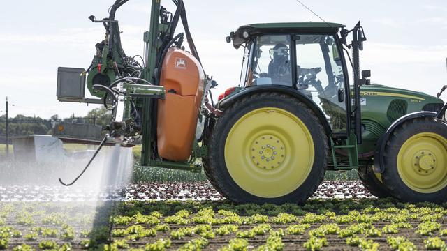 Le canton de Neuchâtel veut limiter l'utilisation des pesticides. [KEYSTONE - Christian Beutler]