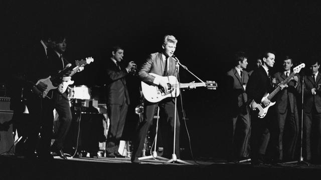 Johnny Hallyday en concert en 1966 à Bâle, l'année de ses premiers concerts sur le continent africain.
PHOTOPRESS-ARCHIV/Armbruster
Keystone [Keystone - PHOTOPRESS-ARCHIV/Armbruster]