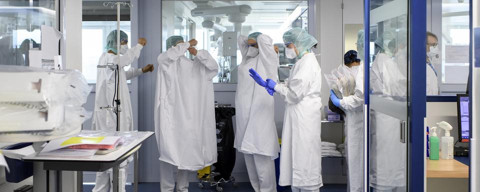 Des membres du personnel médical de l'hôpital de Fribourg. [Keystone - Anthony Anex]