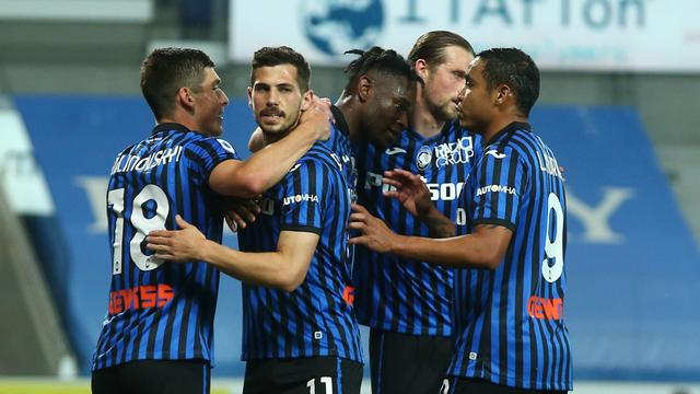 Remo Freuler célèbre sa réussite avec ses partenaires. L'Atalanta se positionne pour une place en C1. [AP - Paolo Magni]