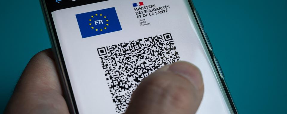 Le pass sanitaire sera désactivé dès le 15 décembre pour les seniors français qui n'auraient pas fait leur dose de rappel. [AFP - Riccardo Milani]