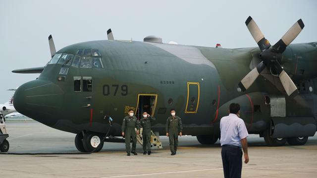 Les évacuations sur poursuivent à Kaboul après les attentats meurtriers de jeudi. [Kyodo News/Keystone]