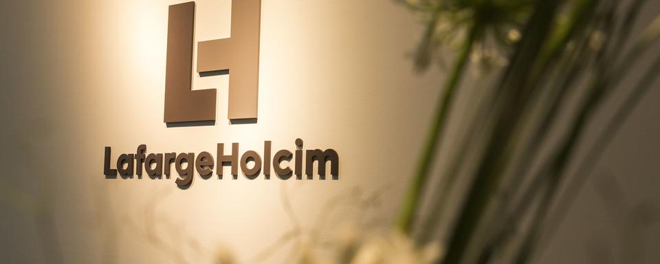 Le logo de LafargeHolcim au siège de Zurich. [KEYSTONE - Patrick B. Kraemer]