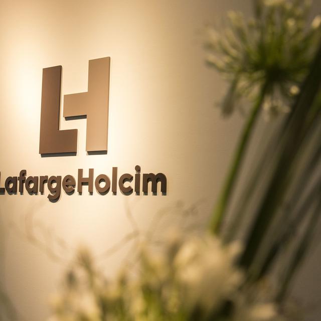 Le logo de LafargeHolcim au siège de Zurich. [KEYSTONE - Patrick B. Kraemer]