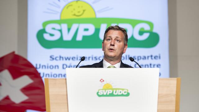 Marco Chiesa lors de l'assemblée des délégués de l'UDC à Granges-Paccot, 21.08.2021. [Keystone - Jean-Christophe Bott]