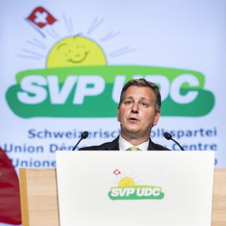 Marco Chiesa lors de l'assemblée des délégués de l'UDC à Granges-Paccot, 21.08.2021. [Keystone - Jean-Christophe Bott]