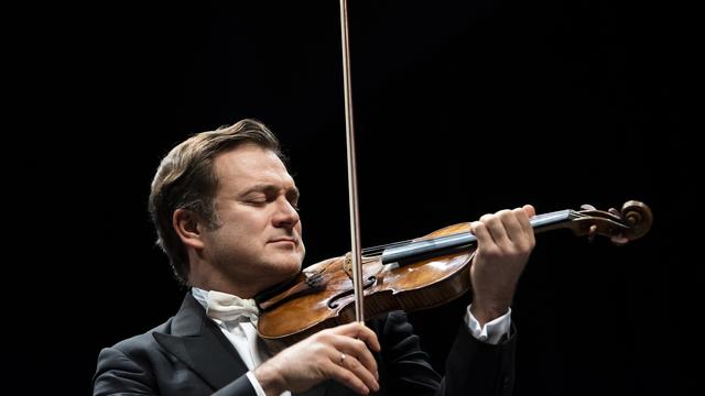 Le violoniste Renaud Capuçon, ici sur scène à Lausanne le 5 mars 2020. [KEYSTONE/ - Jean-Christophe Bott]