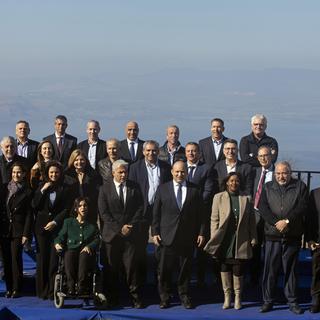 Le gouvernement israélien réuni sur le plateau du Golan, 26.12.2021. [Pool/AP/Keystone - Nir Elias]