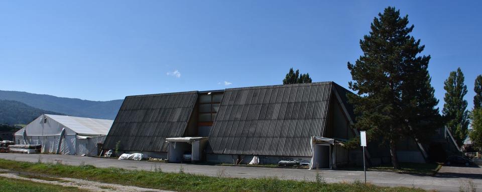 L'Hôpital du Jura pourrait s'installer sur le terrain occupé aujourd'hui par la Foire du Jura. [RTS - Gaël Klein]