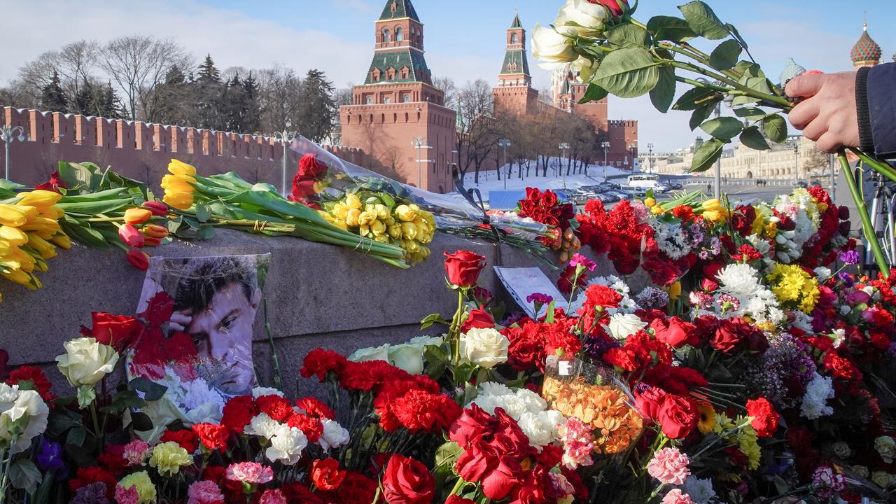 Des milliers de Russes rendent hommage à l'opposant assassiné Boris Nemtsov. [Reuters - Tatyana Makeyeva]