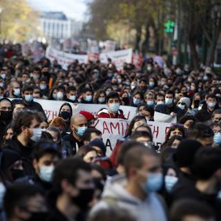 Des étudiants grecs manifestent à Athènes. [AP Photo/Keystone - Thanassis Stavrakis]