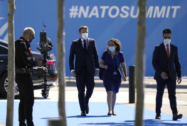 Le président français Emmanuel Macron arrive au sommet de l'Otan, le 14 juin 2021 à Bruxelles. [EPA/Keystone - Francisco Seco]