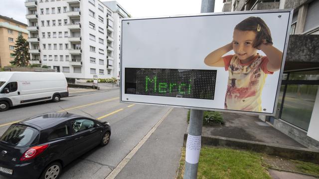 Un radar pour contrer la pollution sonore des véhicules à Genève. [Keystone - Martial Trezzin]