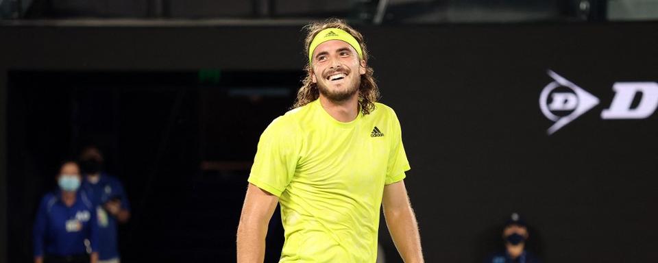 Stefanos Tsitsipas porte du Adidas lors de son match contre Rafael Nadal, à l'Open d'Australie, Melbourne, 17 février 2021. [AFP - David Gray]