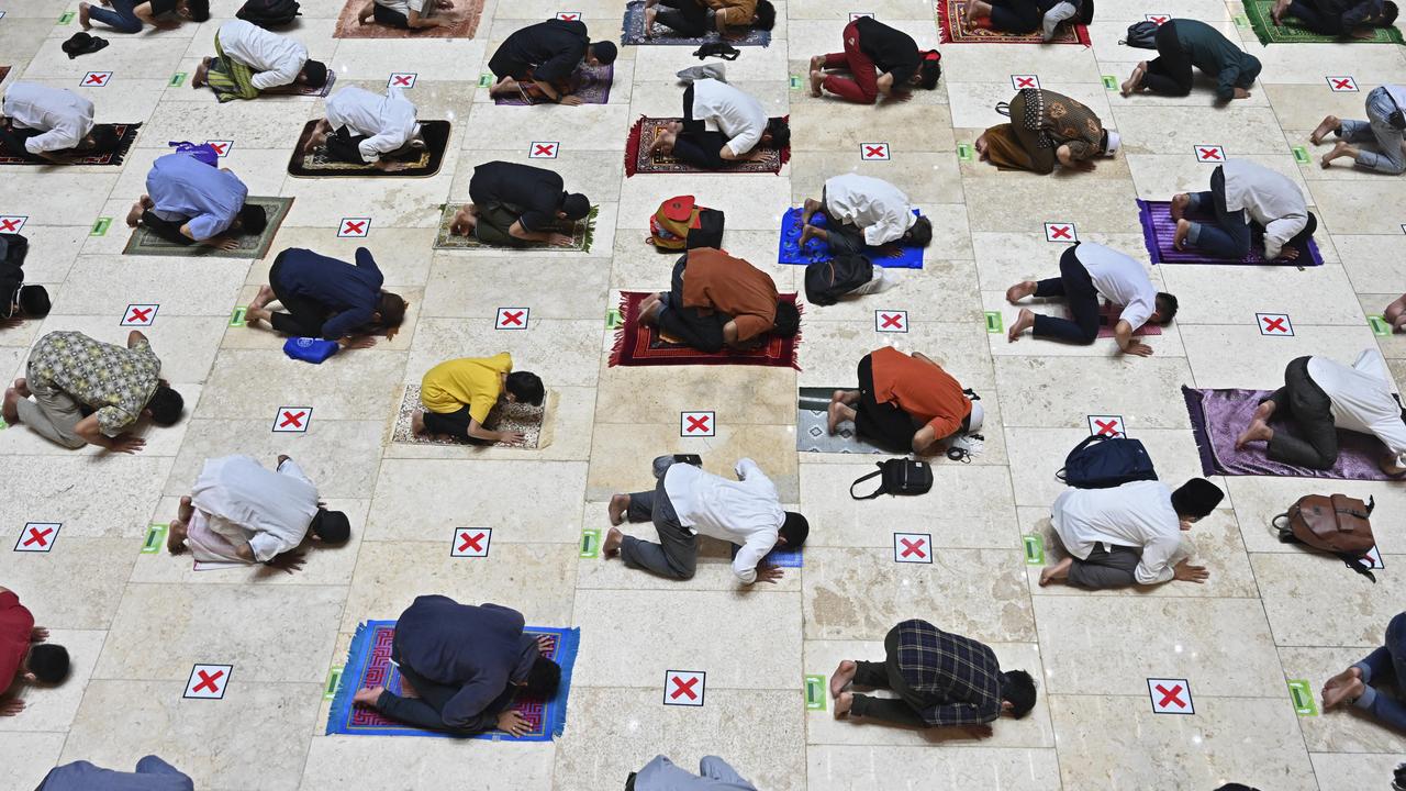 Nombre de pays musulmans entrent mardi dans la période du ramadan. Celle-ci est assombrie pour la deuxième année consécutive par la pandémie de Covid-19. Les rassemblements et les prières sont limités dans plusieurs pays. [AFP - ADEK BERRY]