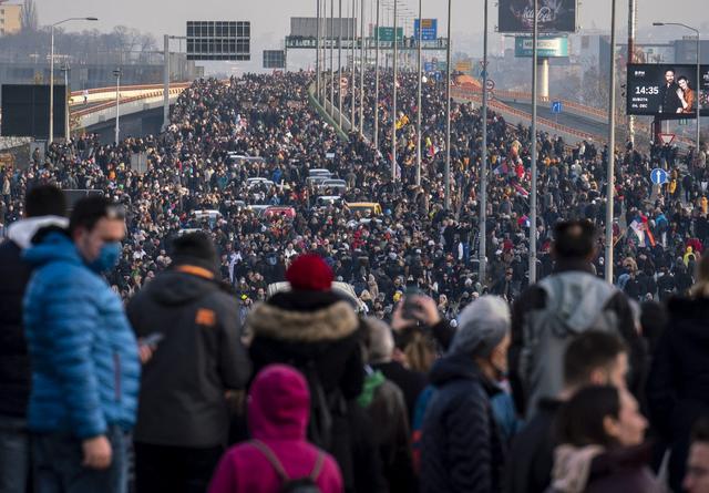 Manifestation contre le projet de Rio Tinto à Belgrade, 04.12.2021. [AFP - Oliver Bunic]