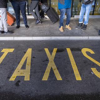 Les taxis genevois clament leur inquiétude face à la précarité de leur profession. [Keystone - Martial Trezzini]