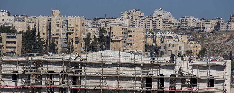 Le premier ministre israélien Benjamin Netanyahu avait déjà ordonné dimanche la construction de quelque 800 logements dans des colonies de Cisjordanie occupée. [Atef Safadi]