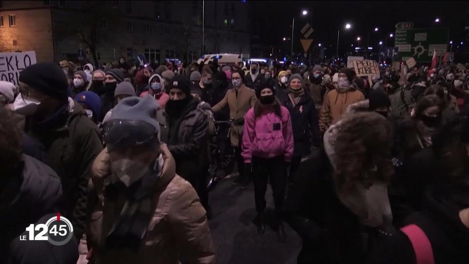 Pologne: la mobilisation continue contre l'interdiction de l'avortement.