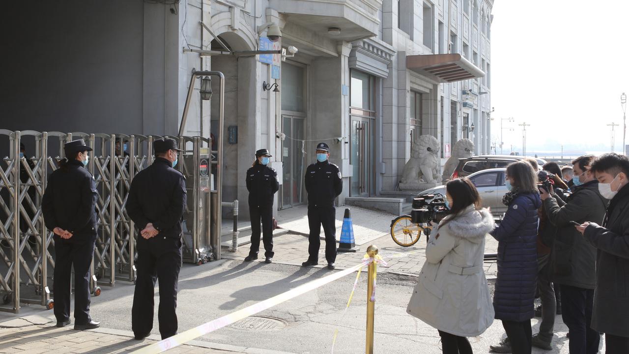 L'entrée du tribunal de Dandong, dans le nord-est de la Chine, où se tient le procès de deux Canadiens accusés d'espionnage. [AP/Keystone - Ken Moritsugu]