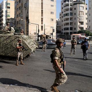 Les forces militaires libanaises sont déployées dans la zone des affrontements dans le quartier de Tayouneh, banlieue sud de Beyrouth, Liban, 14 octobre 2021. [EPA/ Keystone - Nabil Mounzer]