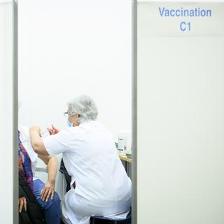 Lundi 11 janvier: Lausanne présente son centre de vaccination contre le Covid au CHUV. [Keystone - Laurent Gillieron]