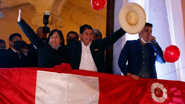 Pedro Castillo célèbre sa victoire à Lima, le 19 juillet 2021. [EPA/Keystone - Paolo Aguilar]