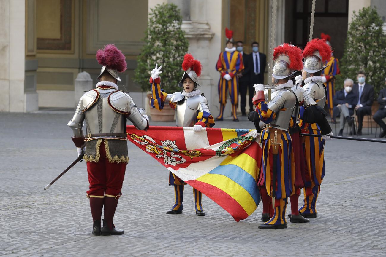 Jeudi 6 mai: les nouveaux gardes suisses ont prêté serment au Vatican. [Keystone/AP Photo - Andrew Medichini]