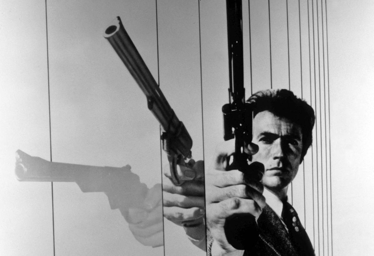 Clint Eastwood dans "L'inspecteur Harry" en 1971. [Warner Bros / Malpaso Company / Collection ChristopheL via AFP]