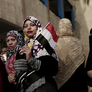 Des femmes égyptiennes devant un bureau de vote lors de l'élection présidentielle en 2018. [Keystone/AP Photo - Nariman El-Mofty]