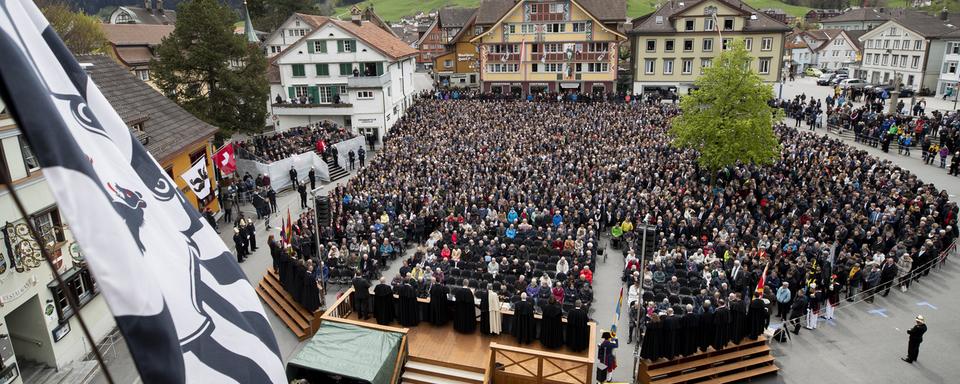 La Landsgemeinde réunie à Appenzell le 28 avril 2019. [Keystone - Christian Merz]